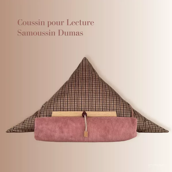 Le Coussin pour lecture Samoussin Dumas coussin porte livre ou support d'Ipad design par Aricomagic décoration fertile Made in France - idée cadeau fête des mères