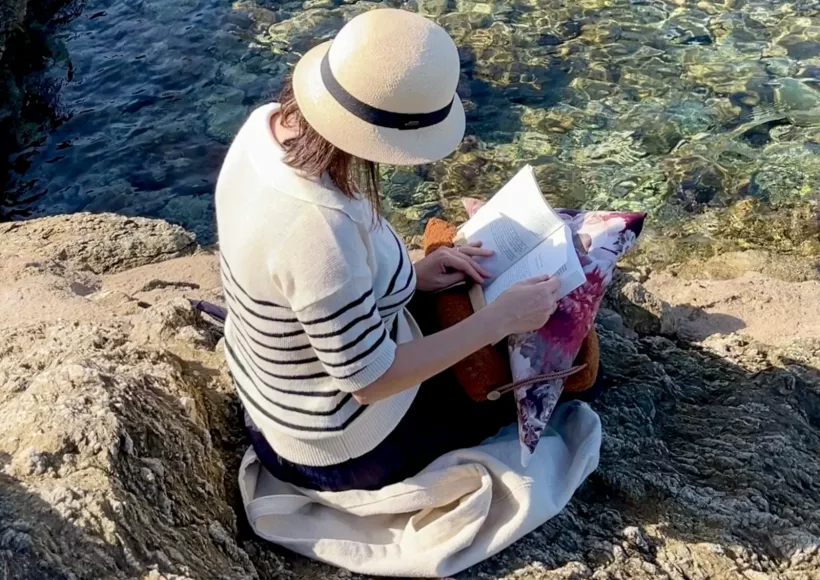 La Côte d'Azur des écrivains, de Fitzgerald à Colette en passant par Sagan par Aricomagic décoration Fertile et le porte-livre samoussin - French Riviera's writers