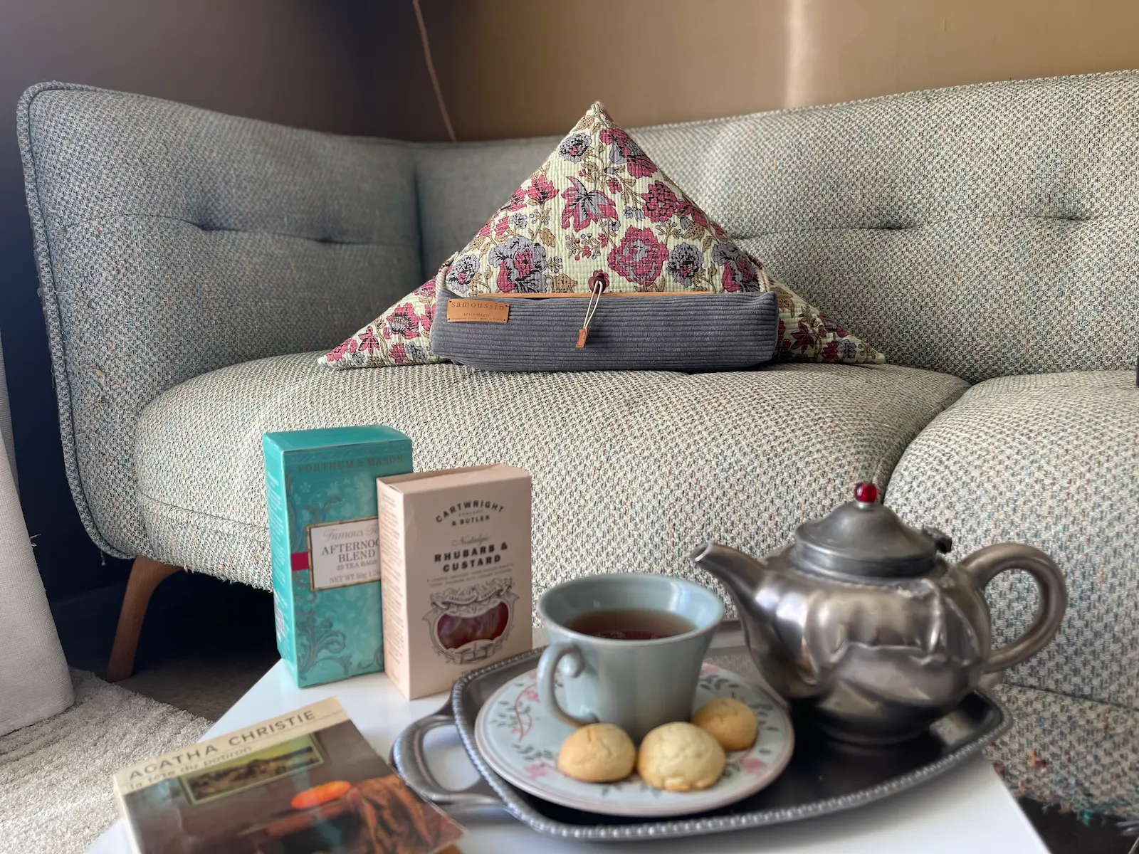 Sur les traces d’Agatha Christie à Greenway House avec le porte-livre Samoussin Christie Aricomagic