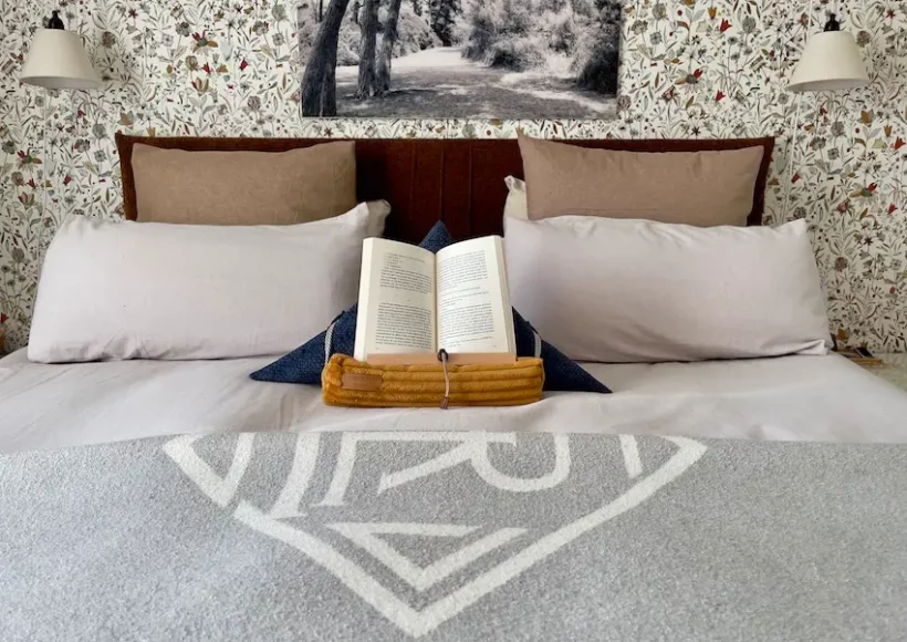 Offrir un support de livre à Noël - découvrez le samoussin Wilde