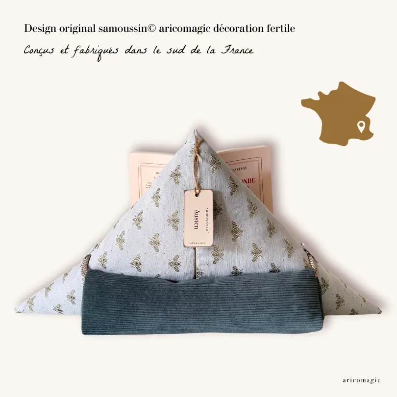 Coussin porte-livre fabriqué en France Samoussin Austen par Aricomagic décoration Fertile