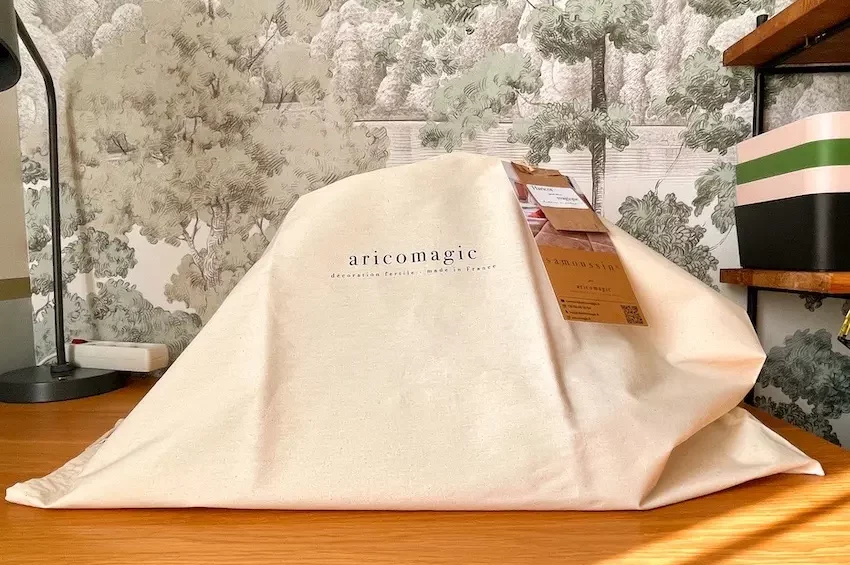 Pourquoi Aricomagic a changé de packaging pour le coussin de lecture samoussin. Transparence, créativité et fabrication française.