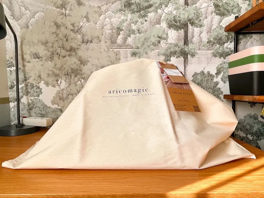 Pourquoi Aricomagic a changé de packaging pour le coussin de lecture samoussin. Transparence, créativité et fabrication française.