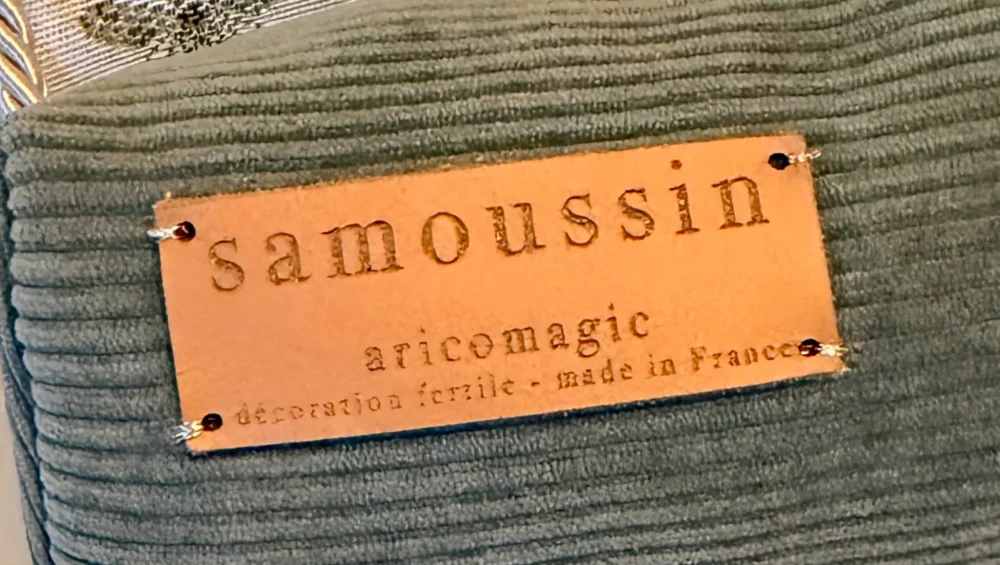 Coussin de lecture made in France : derrière le prix d'un Samoussin artisanal, des choix assumés : ergonomie, matières, durabilité et design.