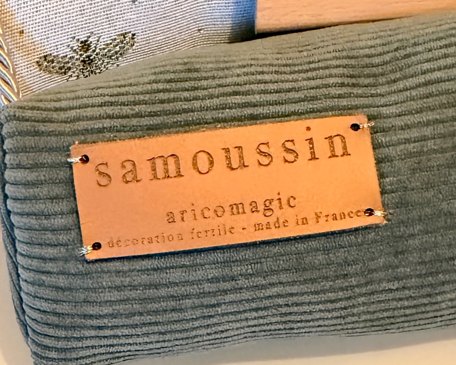 Coussin de lecture made in France : derrière le prix d'un Samoussin artisanal, des choix assumés : ergonomie, matières, durabilité et design.