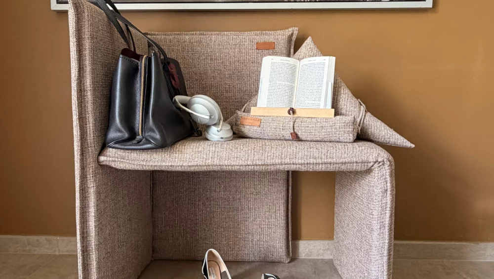 Lire au Lit, fauteuil, train, bain ou jardin : comment choisir le bon format et le bon confort pour lire partout ? Le guide pratique d'aricomagic.