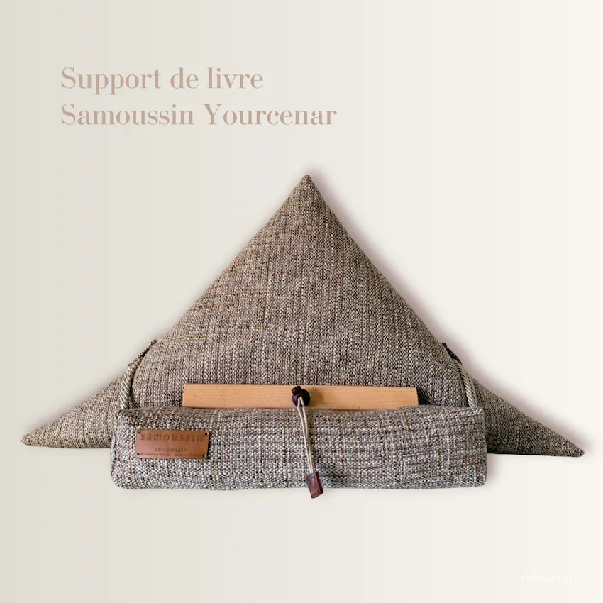 Support de livre pour lire au lit samoussin Yourcenar - Aricomagic